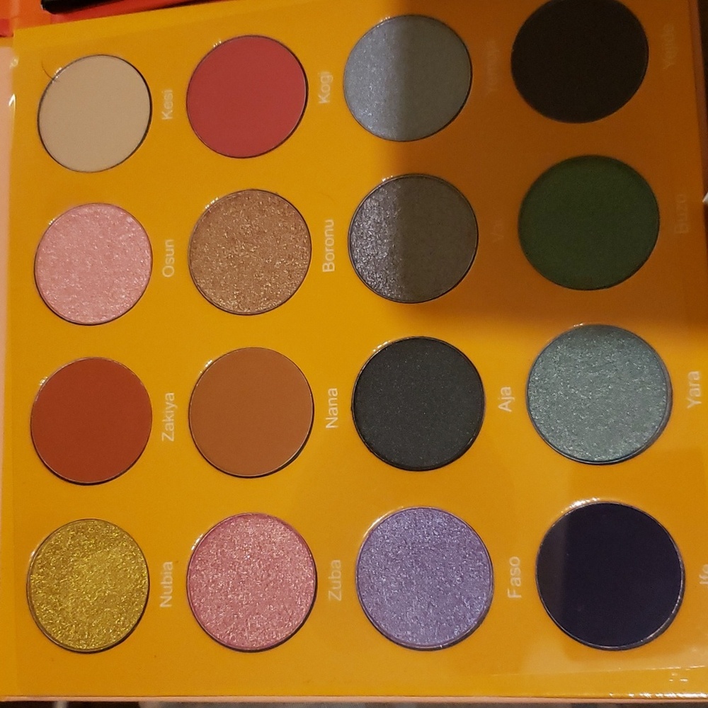 Eyeshadow - Picture 2 of 5